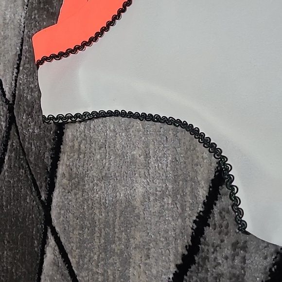 FREEWAY SHEER LACE ZIP BACK TRIM SLEEVELESS SHIRT - Picture 5 of 14